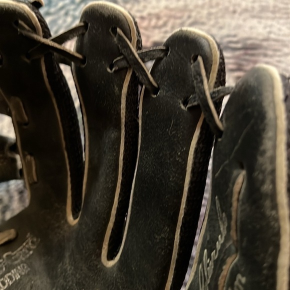 Louisville Slugger Baseball Glove, LPS39P, 12”, Fits Left Hand for Right Throw - Picture 6 of 10